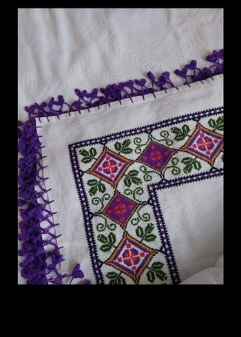 American Vintage 139x144 ölçüsünde el işlemesi sorunsuz masa örtüsü