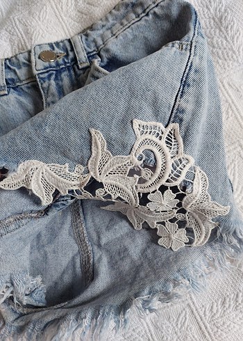 Dantel Detaylı Bohem Mavi Mini Kot Şort - Görsel 3