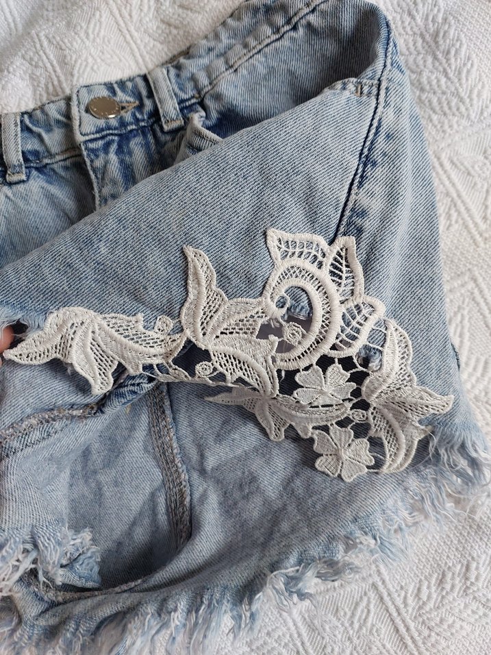 Dantel Detaylı Bohem Mavi Mini Kot Şort - Görsel 3