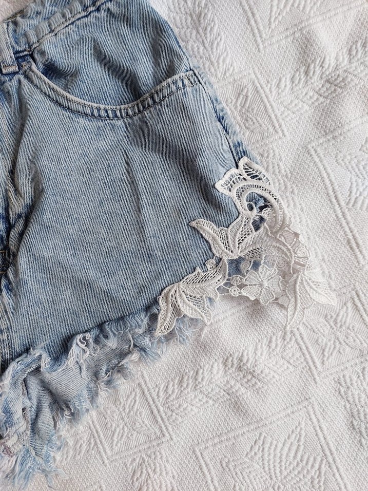 Dantel Detaylı Bohem Mavi Mini Kot Şort - Görsel 2