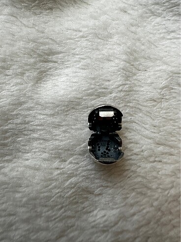 Pandora Pandora charm