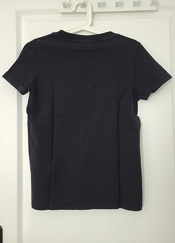 xs Beden siyah Renk mavi v yakalı kısa kollu siyah tişört genişlik 44 boy 59. arkası
