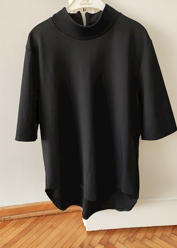 Yüksek Yaka Siyah Tişört - Görsel 2