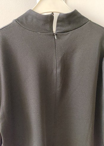 Yüksek Yaka Siyah Tişört - Görsel 5