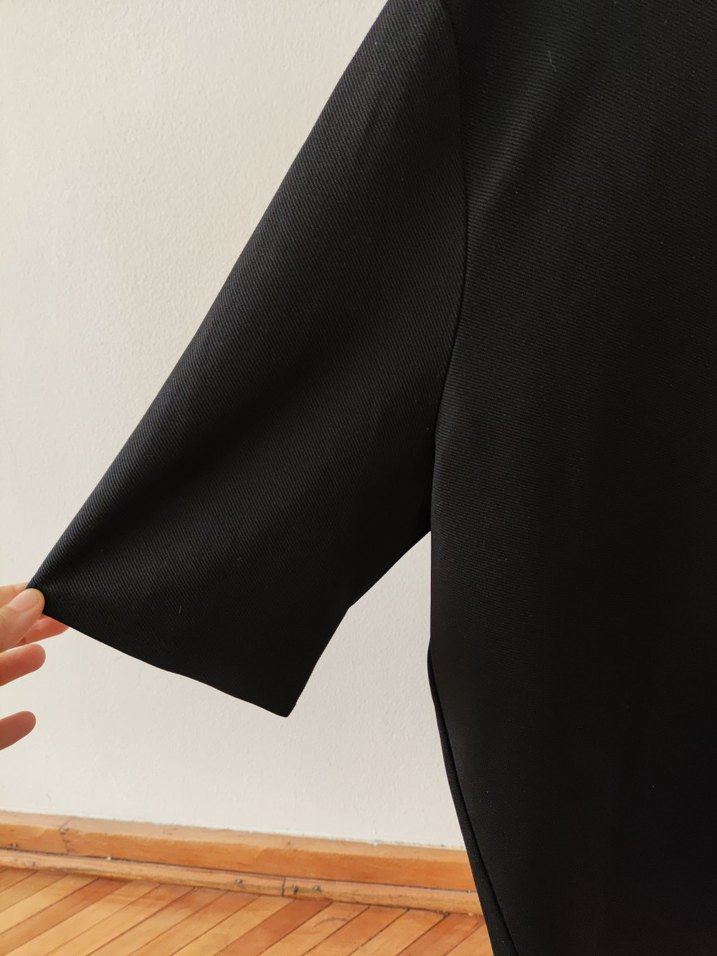 Yüksek Yaka Siyah Tişört - Görsel 4