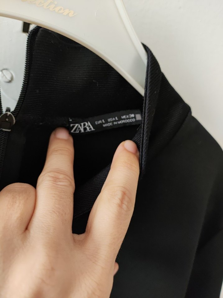 Yüksek Yaka Siyah Tişört - Görsel 3