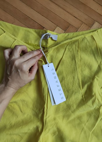 Sarı Keten Mini Şort - Görsel 2