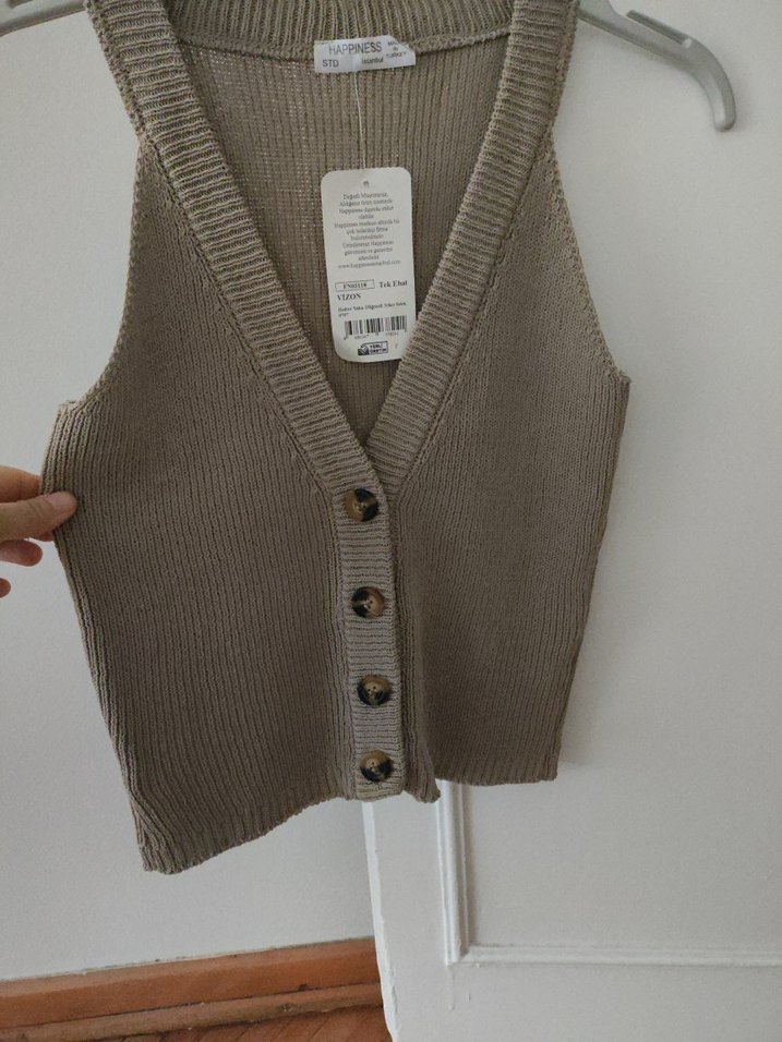 Düğmeli V Yaka Bej Triko Süveter - Görsel 2