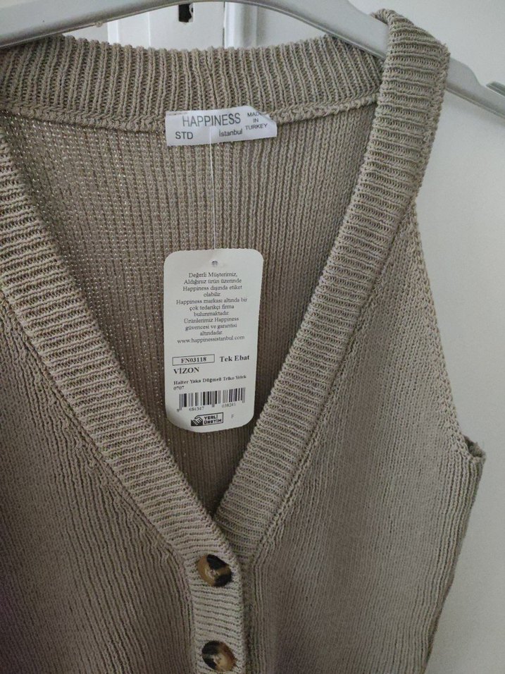 Düğmeli V Yaka Bej Triko Süveter - Görsel 3