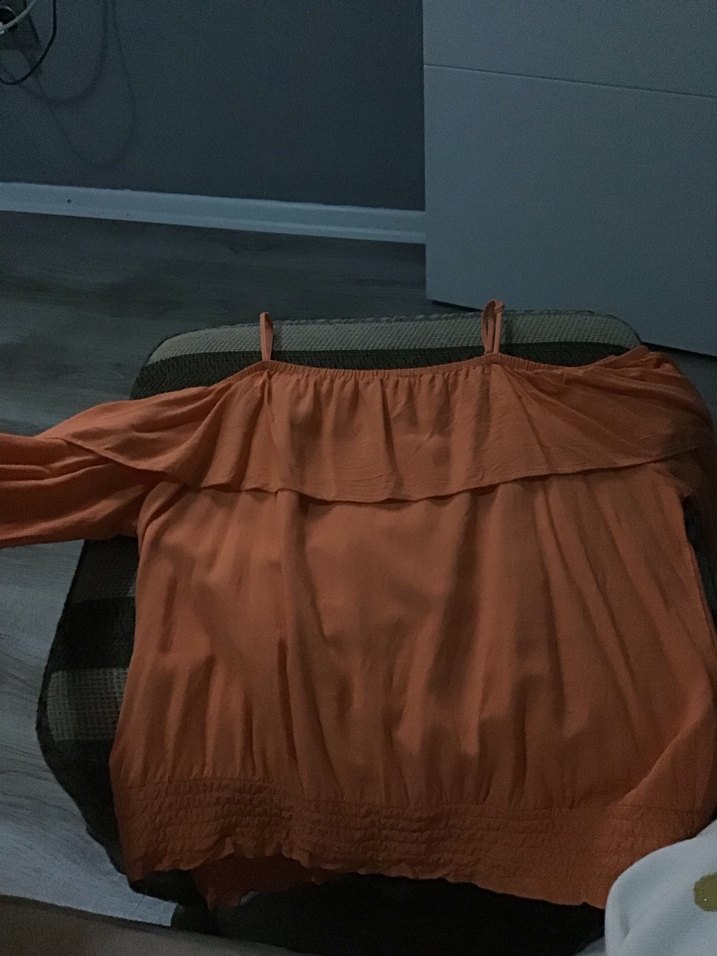 omuz detaylı şık ve spor bluz - Görsel 2