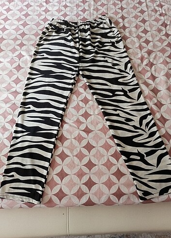 Zebra desenli alt
