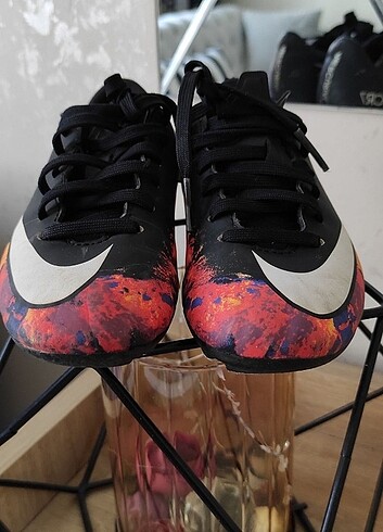 Nike Nike çocuk ayakkabı krampon ronaldo modeli 27 numara