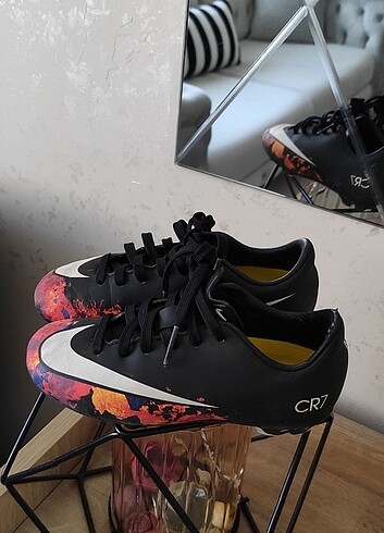 Nike çocuk ayakkabı krampon ronaldo modeli 27 numara