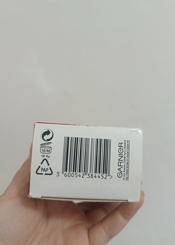 Beden Renk Garnier Çarpıcı Renkler Yoğun Kalıcı Krem Saç Boyası