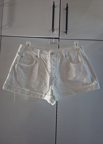Düğmeli Beyaz Mini Kot Şort