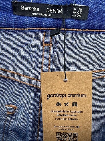 38 Beden mavi Renk Bershka Jean / Kot Şort %70 İndirimli.