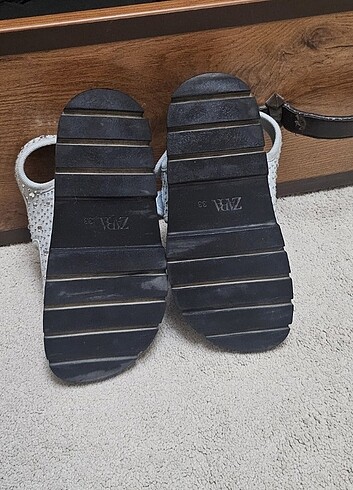Zara Zamanın geçen sezon sandaletu