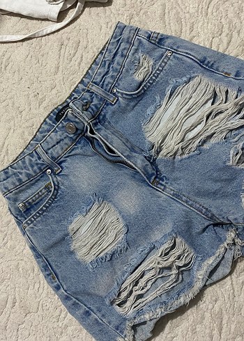 Kadın Mavi Yırtık Bol Kesim Denim Şort - Görsel 2