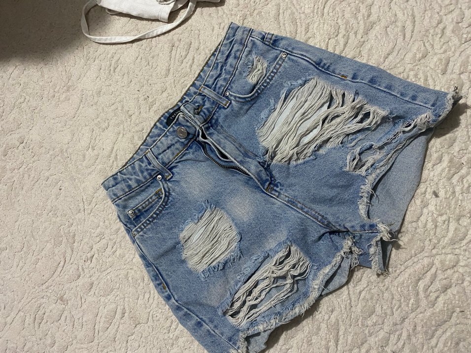 Kadın Mavi Yırtık Bol Kesim Denim Şort - Görsel 2