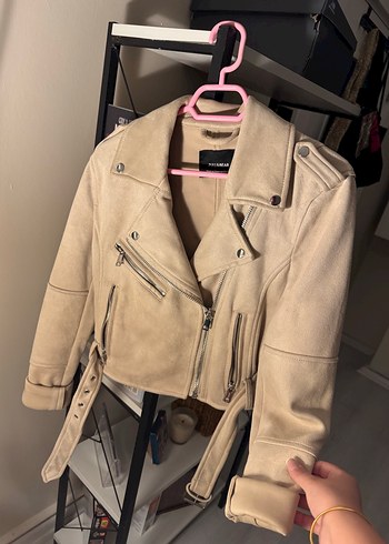 Pull and Bear Bej Süet Kemerli Kısa Deri Ceket