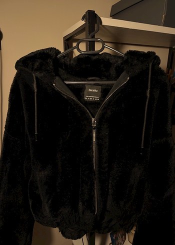 s Beden Bershka Kadın Siyah Kürklü Kapüşonlu Ceket