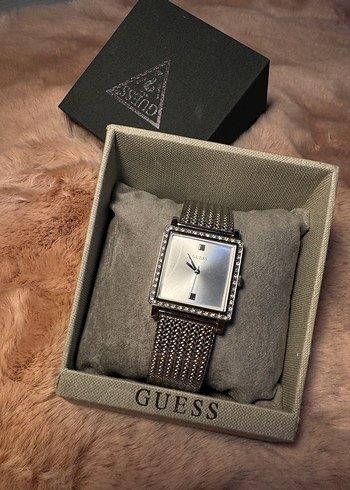 Guess Kadın Gri Kemerli Saat