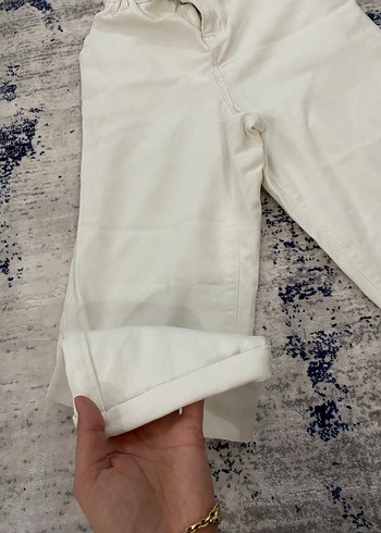 Kadın Beyaz Pamuklu Kemerli Bol Kesim Jean - Görsel 4