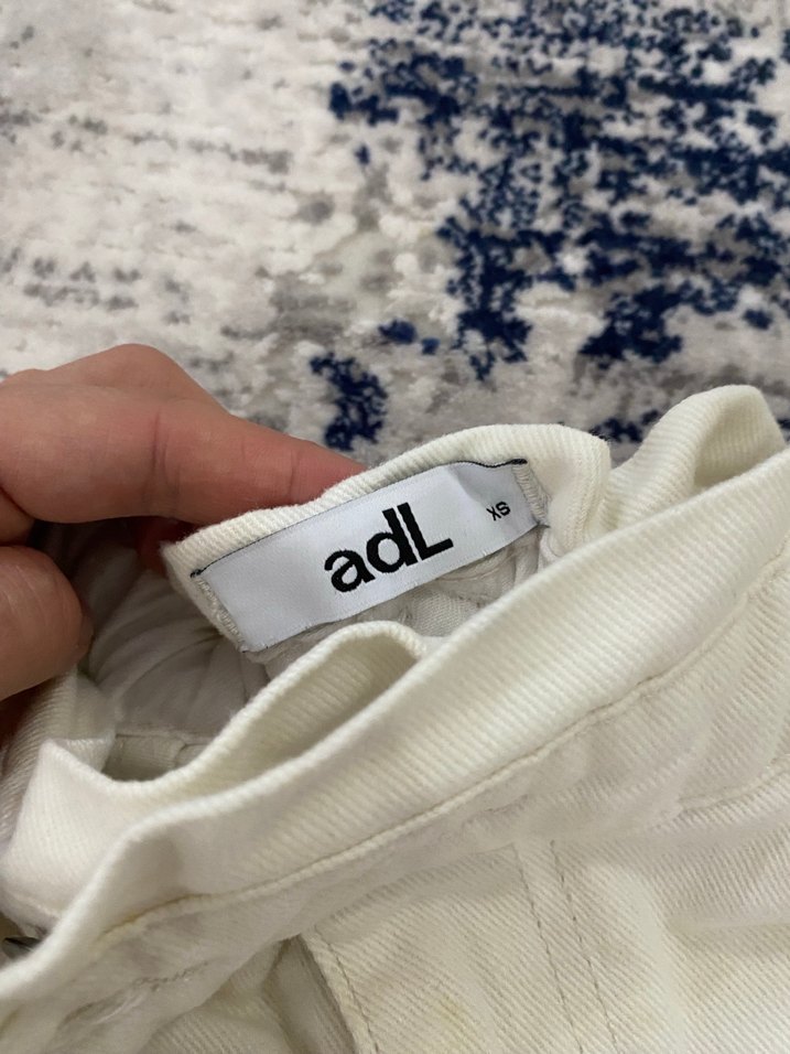 Kadın Beyaz Pamuklu Kemerli Bol Kesim Jean - Görsel 3