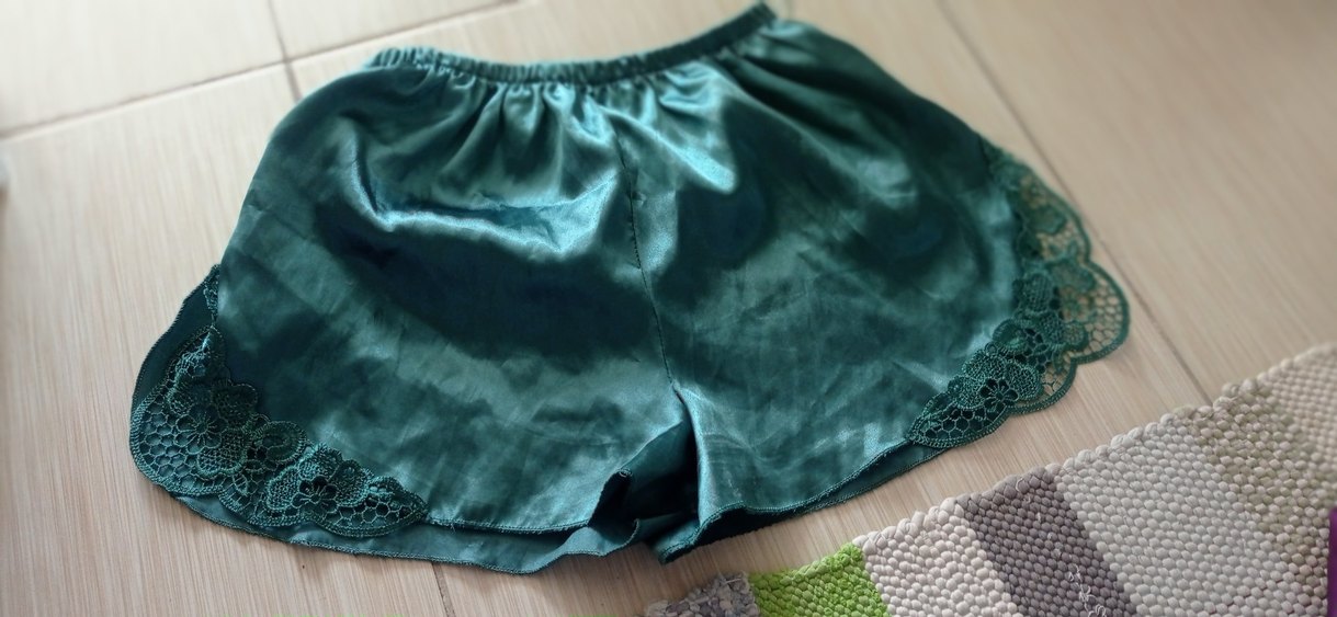 Düğmeli Siyah Saten Hamile Şortu - Görsel 3