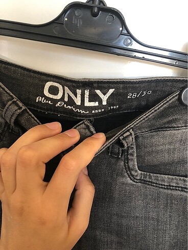 28 Beden gri Renk Yırtık dar kot