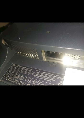  Beden Renk Philips I90SW 75Hz Monitör VGA Portlu Temiz