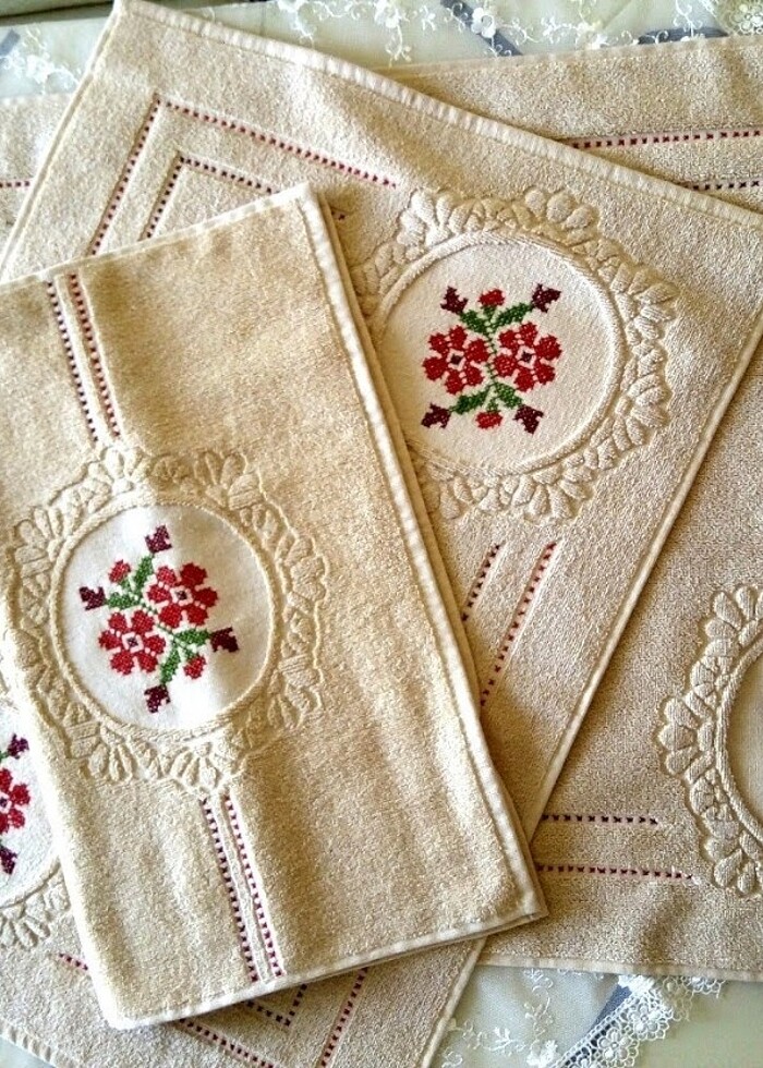 Kanaviçe işlemeli banyo seti 3 parça  - Görsel 3