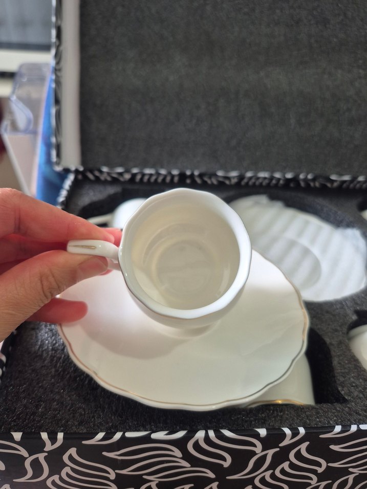 Beyaz Porselen İnce Kenarlı Fincan ve Tabak Seti - Görsel 2