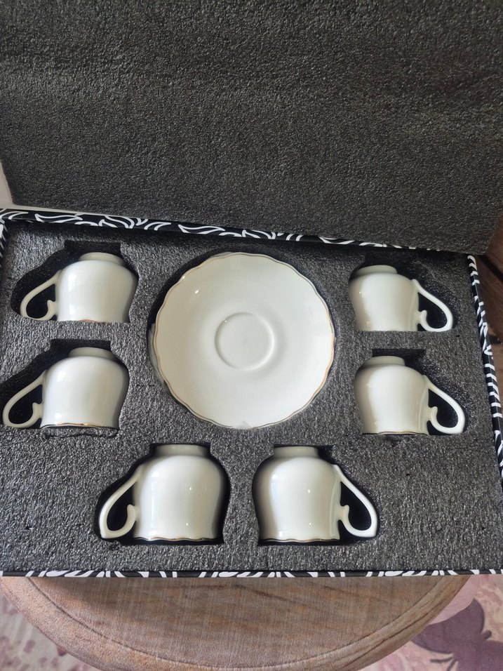 Beyaz Porselen İnce Kenarlı Fincan ve Tabak Seti - Görsel 3