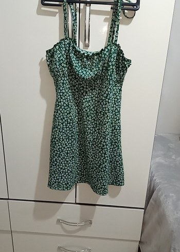 Yeşil Çiçek Desenli Askılı Mini Elbise