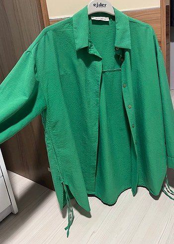 Düğmeli Yeşil Uzun Bol Kesim Kadın Gömlek - Görsel 3