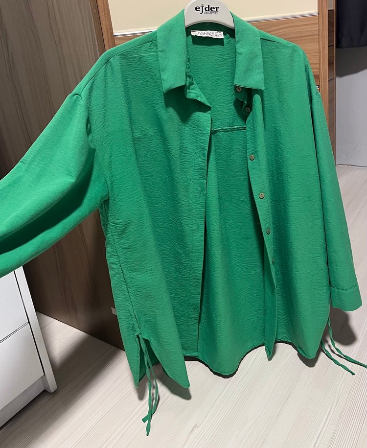 Düğmeli Yeşil Uzun Bol Kesim Kadın Gömlek - Görsel 3