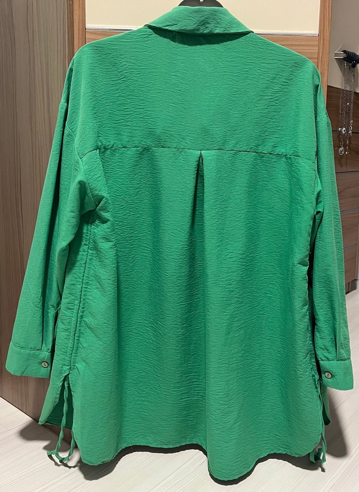 Düğmeli Yeşil Uzun Bol Kesim Kadın Gömlek - Görsel 2