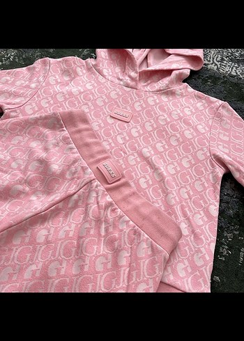 Guess Dantel Detaylı Pembe Kapüşonlu Kadın Eşofman Takımı guess marka
