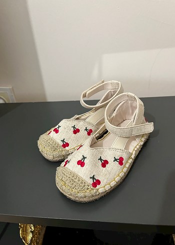 Nakışlı Beyaz Kız Çocuk Sandalet Zara - Görsel 4