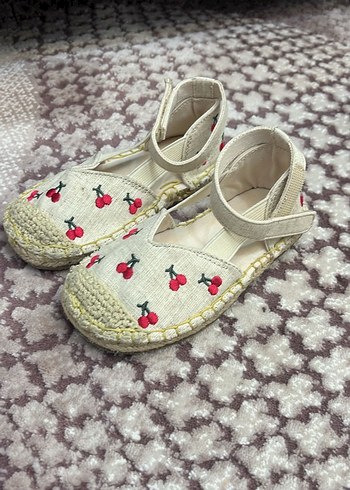 Nakışlı Beyaz Kız Çocuk Sandalet Zara - Görsel 2