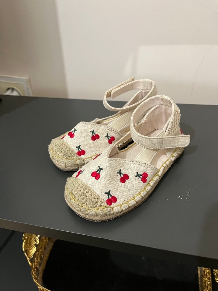 Nakışlı Beyaz Kız Çocuk Sandalet Zara - Görsel 3