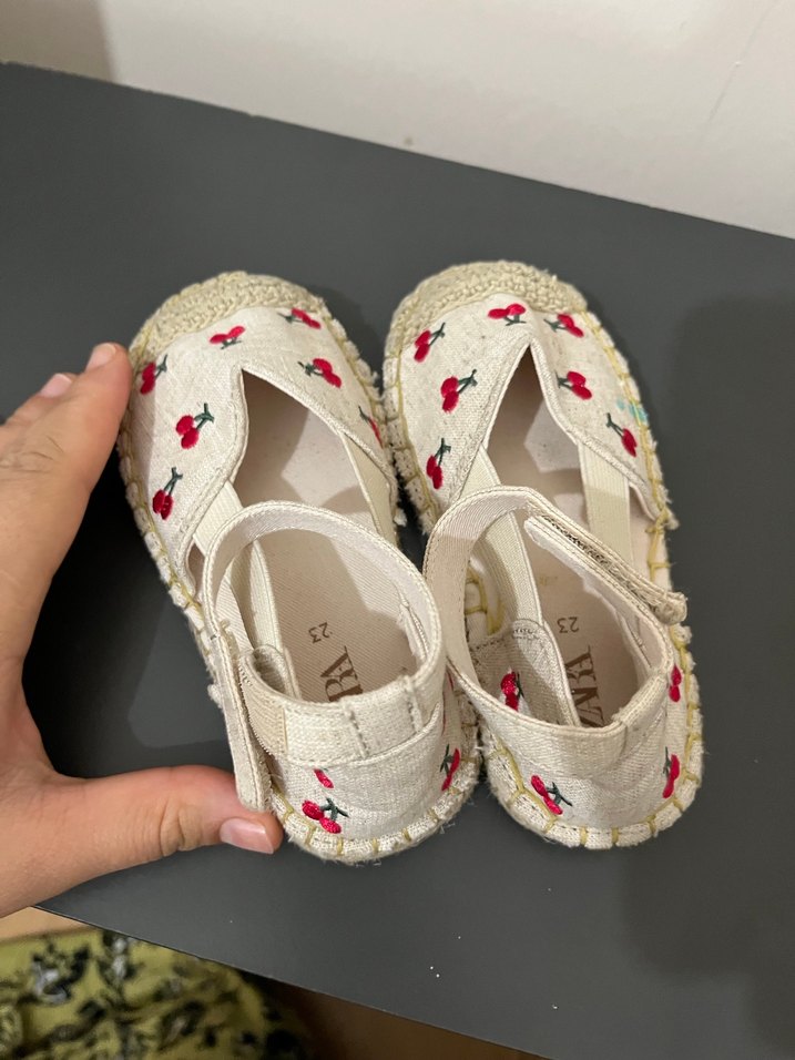 Nakışlı Beyaz Kız Çocuk Sandalet Zara - Görsel 5