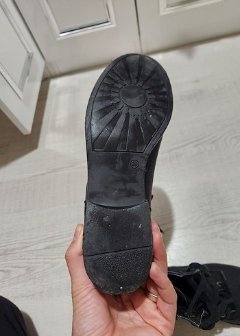 Siyah Nakışlı Tokalı Gotik Kadın Bot - Görsel 3