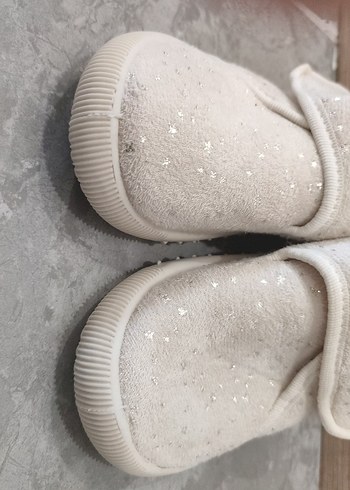 Kız Çocuk Beyaz Kaydırmaz Bantlı Terlik - Görsel 4