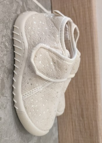 Kız Çocuk Beyaz Kaydırmaz Bantlı Terlik - Görsel 2