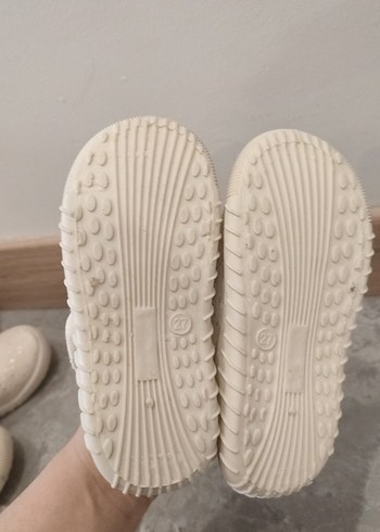 Kız Çocuk Beyaz Kaydırmaz Bantlı Terlik - Görsel 3