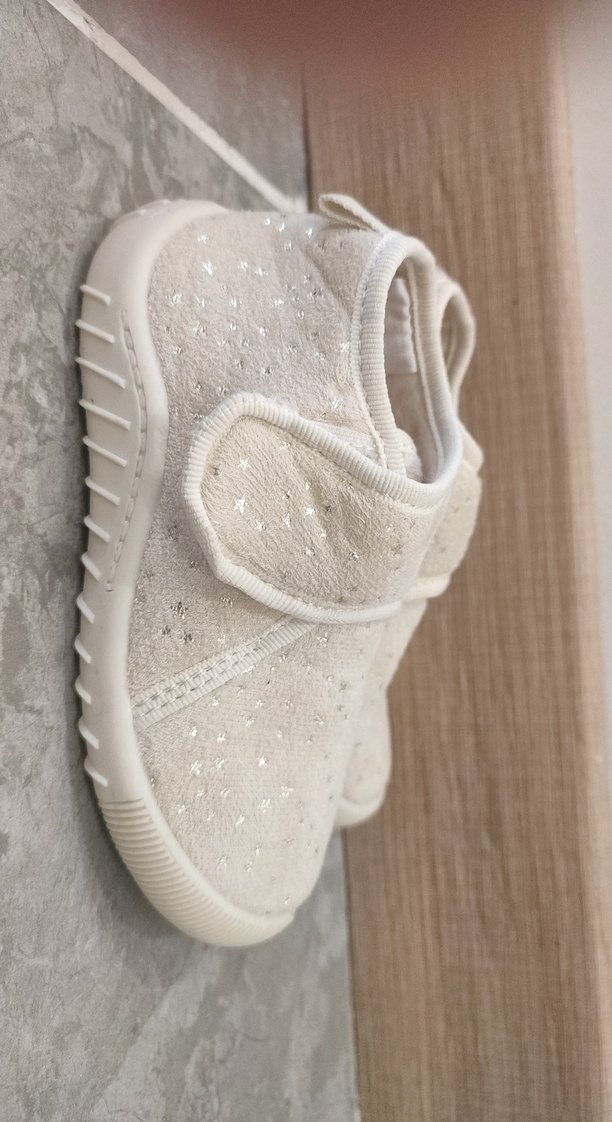 Kız Çocuk Beyaz Kaydırmaz Bantlı Terlik - Görsel 2