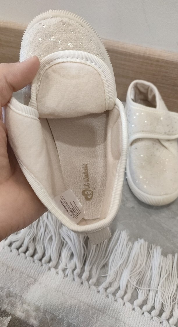 Kız Çocuk Beyaz Kaydırmaz Bantlı Terlik - Görsel 5