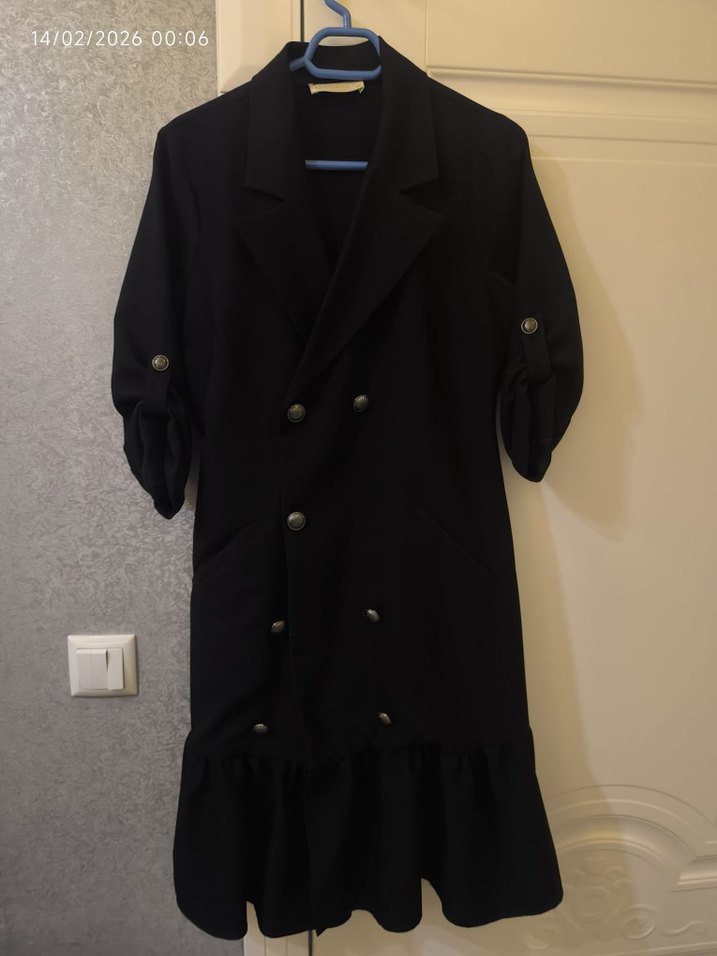 Siyah Düğmeli Uzun Kadın Ofis Kabanı - Görsel 2